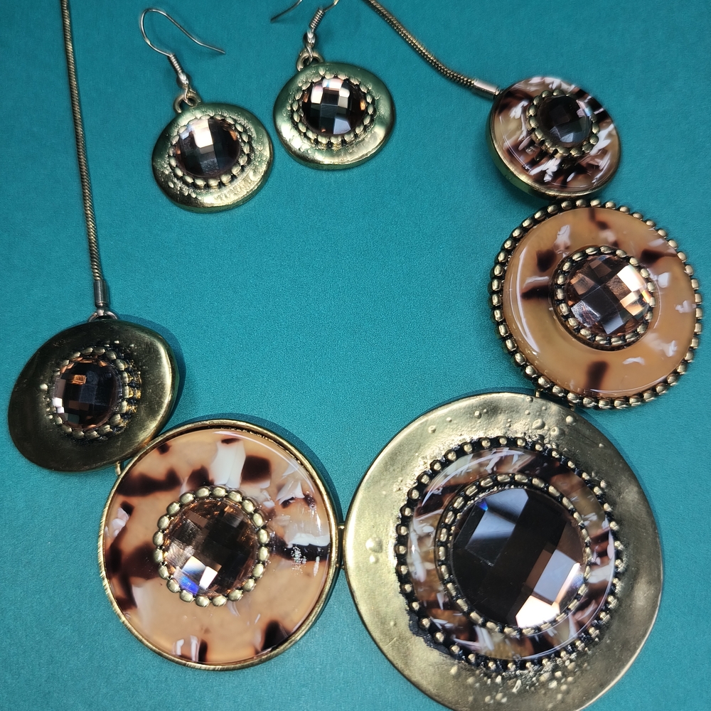 Elegant Gold and Brown Necklace Set